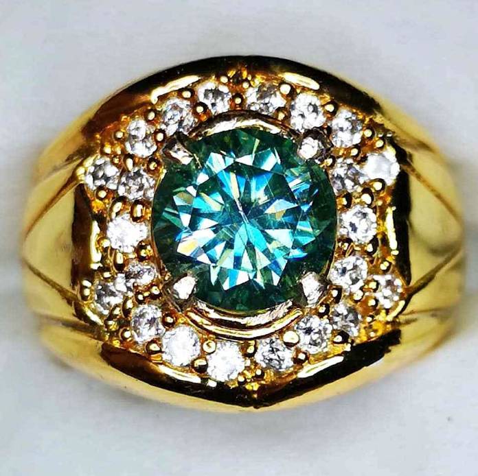 Green Bluis Moisoinet gem ring cod