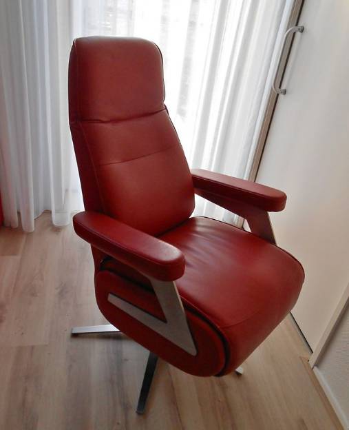 leren relaxfauteuil Easy Sit rood op draaivoet