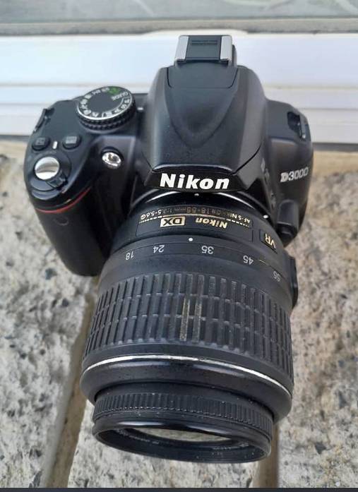 SWAP OR SELL NIKON D3000 BODY LENS 18-55MM